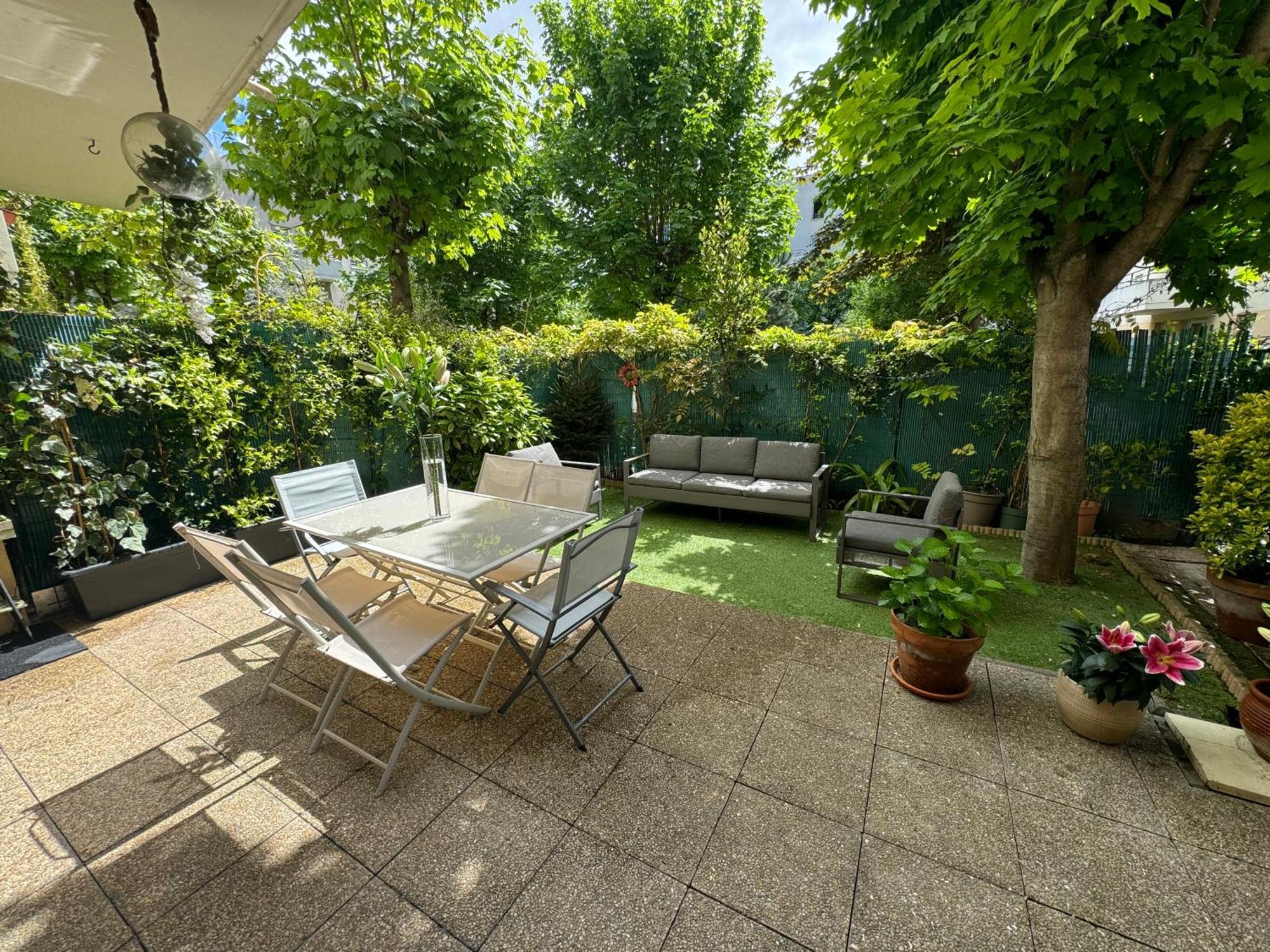 Le Jardin Du Stade By Uta House Saint-Denis  Exterior photo