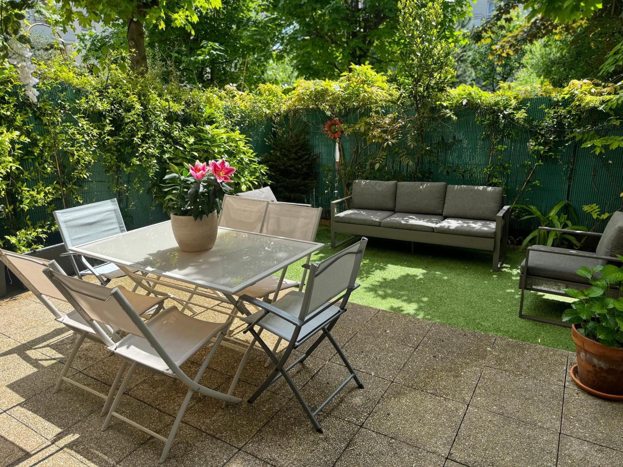 Le Jardin Du Stade By Uta House Saint-Denis  Exterior photo
